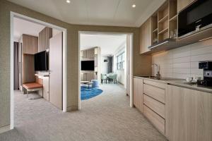 One-Bedroom Apartment King with Sofa Bed room in Courtyard by Marriott Berlin City Center