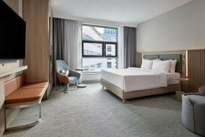 Deluxe Queen Room room in Courtyard by Marriott Berlin City Center
