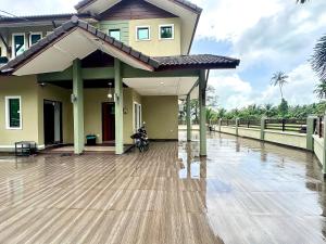 2 story house