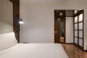 Superior Queen, Guest room, 1 Queen, Sofa bed room in AC Hotel by Marriott Alicante