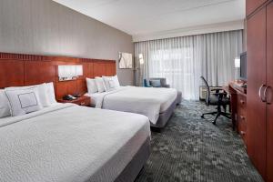 Queen Room with Two Queen Beds room in Courtyard By Marriott Baltimore BWI Airport