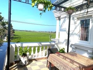 Phòng Có Giường Cỡ King Với Ban Công (King Room with Balcony)
