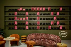 Downright Austin, A Renaissance Hotel