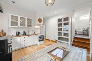 Stylish 3 Bedroom Townhouse - Hobart CBD