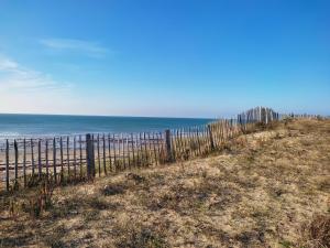 Appartement avec balcon, parking, proche plage - FR-1-652-27