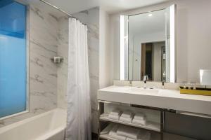 King Room room in Renaissance Atlanta Airport Gateway Hotel
