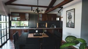 CABAÑA LAGO CALIMA, frente al lago