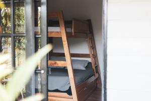 CABAÑA LAGO CALIMA, frente al lago