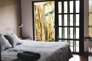 CABAÑA LAGO CALIMA, frente al lago