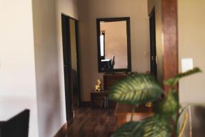 CABAÑA LAGO CALIMA, frente al lago