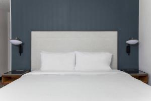 Large King Room room in Courtyard by Marriott Boulder Broomfield