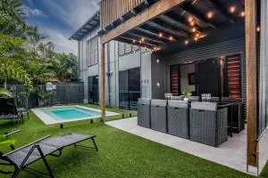 Dolphin Dreamin' with plunge pool - Seventeen Seventy