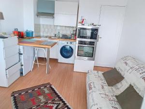 Appartements Charmant Studio a Courseulles-sur-Mer avec Wifi et Parking - FR-1-746-27 : photos des chambres