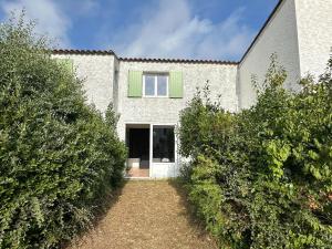 Villa 4 Pièces, 3 Chambres, Animaux Acceptés, Parking, WiFi, Proche Mer - FR-1-705-92