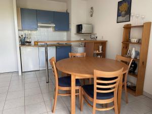 Vaux-sur-Mer : Appartement 2* avec piscine et balcon - FR-1-738-39