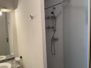 Appartements Vaux-sur-Mer : Appartement 2* avec piscine et balcon - FR-1-738-39 : photos des chambres