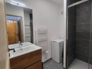 Appartement neuf 3 pièces, vue piste, parking couvert - FR-1-291-1026