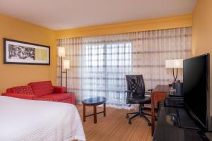 Pure Wellness King Room with Sofa Bed room in Courtyard Hartford Manchester