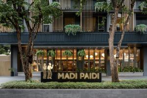 Madi Paidi Bangkok, Autograph Collection