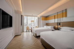 Madi Paidi Bangkok, Autograph Collection