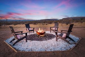 Hot Tub Fire Pit Cowboy Pool Desert Escape
