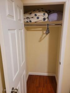 Two bedrooms with private bathrooms by Golden Gate Park & Ocean Beach