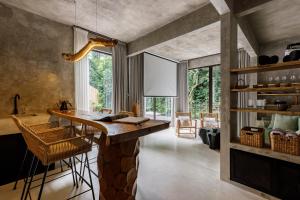 Bamboolina Villa - Jungle Retreat with River Access