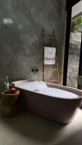 Bamboolina Villa - Jungle Retreat with River Access