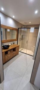 Appartements loft de standing 150 m2 vue mer,de 2 a 6 pers a Mare e Sole Plage d'argent Verghia : photos des chambres