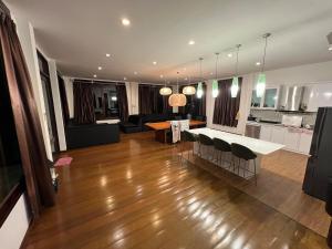 Tarzan DZ Bangkok Luxurious Villa