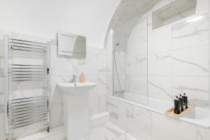 Chic Marylebone Apt with AC in Central London