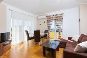 Tina - A4 second floor - MPolo