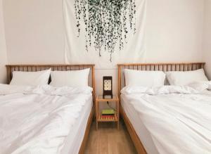 STAY at Miasageori #Up to 6 people #Subway 2 min #Airport bus 2 min #Dongdaemun 10 min #Myeongdong 15 min #Seoul Station 20 min #Gyeongbokgung Palace, Bukchon Hanok Village, Seongsu, Hongdae 25 min #Itaewon 30 min #Gangnam 40 min