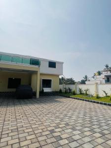 WHITE COTTAGE- Deluxe villa