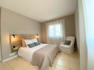 Villas Les Hauts de la Pinede - Villa avec Piscine, Jacuzzi et Boulodrome privatifs : photos des chambres