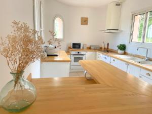 Villas Les Hauts de la Pinede - Villa avec Piscine, Jacuzzi et Boulodrome privatifs : photos des chambres