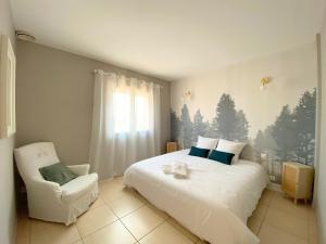 Villas Les Hauts de la Pinede - Villa avec Piscine, Jacuzzi et Boulodrome privatifs : photos des chambres