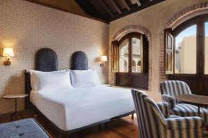 Superior King Room room in Hotel Palacio de Santa Paula Autograph Collection