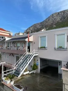 Alesio Guest House - Latsch