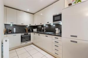 12 Rhodewood House - Near the Beach Sea Glimpses