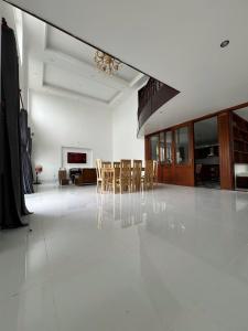 Biệt Thự Nguyên Căn đường Trần Phú Vũng Tàu - View Biển Bãi trước - Hồ bơi sân vườn riêng - 7 phòng ngủ lớn