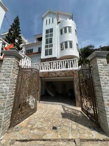 Biệt Thự Nguyên Căn đường Trần Phú Vũng Tàu - View Biển Bãi trước - Hồ bơi sân vườn riêng - 7 phòng ngủ lớn