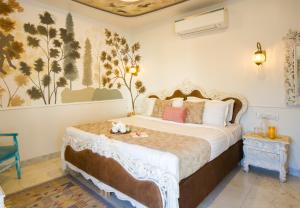 ELIVAAS Queens Town 6 BHK Pet-Friendly Retreat with Pvt Pool & Restro