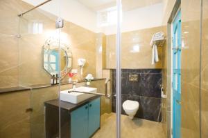 ELIVAAS Queens Town 6 BHK Pet-Friendly Retreat with Pvt Pool & Restro