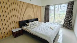 Bamboo Stays 3bhk with Skylounge & pool