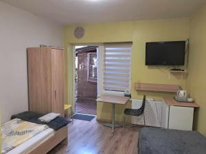 Noclegi Julia pokoje 1-3 parter Chodkiewicza śniadanie kontynentalne