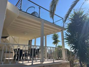 Villa Neyla Four bedroom Coral Bay Beach front