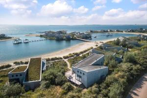 Villa 46 – Panorama | With panoramic water views by the beach