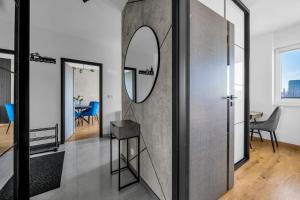 Warsaw Praga - Modern Apt, Parking, near River - by Rentujemy