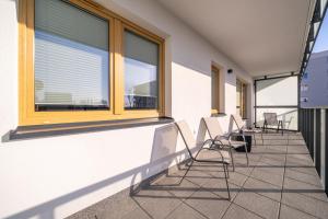 Warsaw Praga - Modern Apt, Parking, near River - by Rentujemy